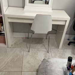 Vanity Desk with organizer & Chair