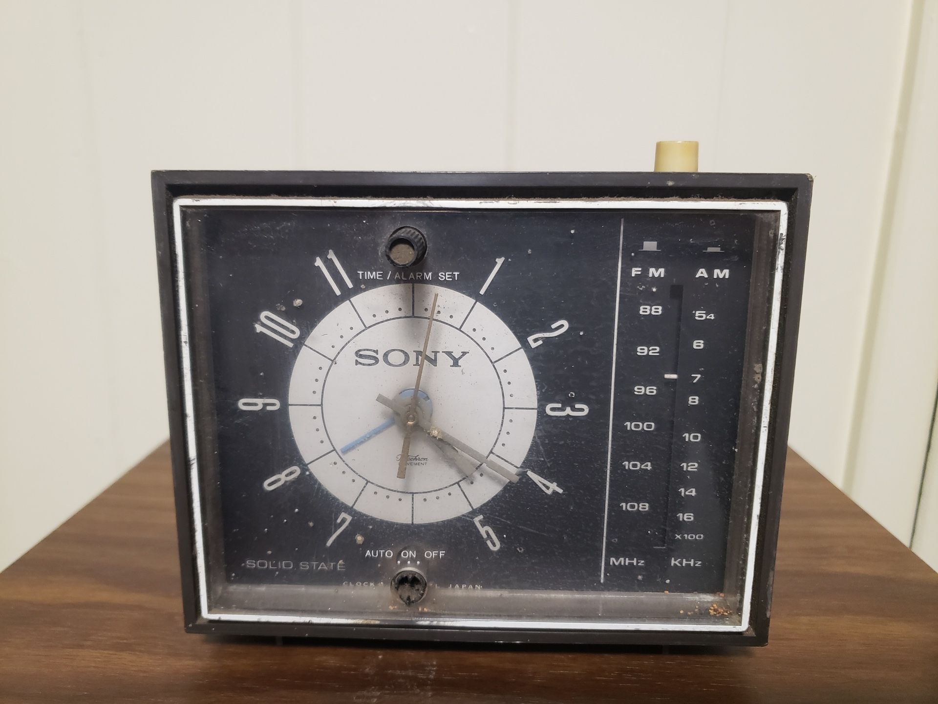 Vintage 1969 Sony 7FC-34W FM/AM Solid State Clock Radiio Tested