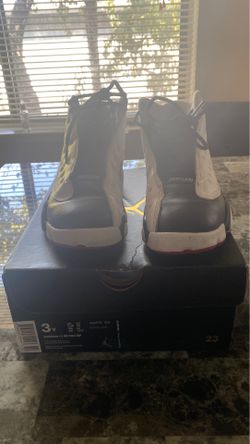 $60Kids size 3 Jordan 13s to small for my daughter