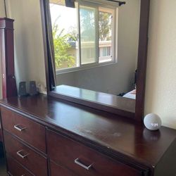 Dresser With Mirror 