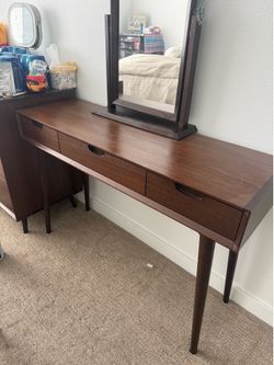Vanity table with mirror