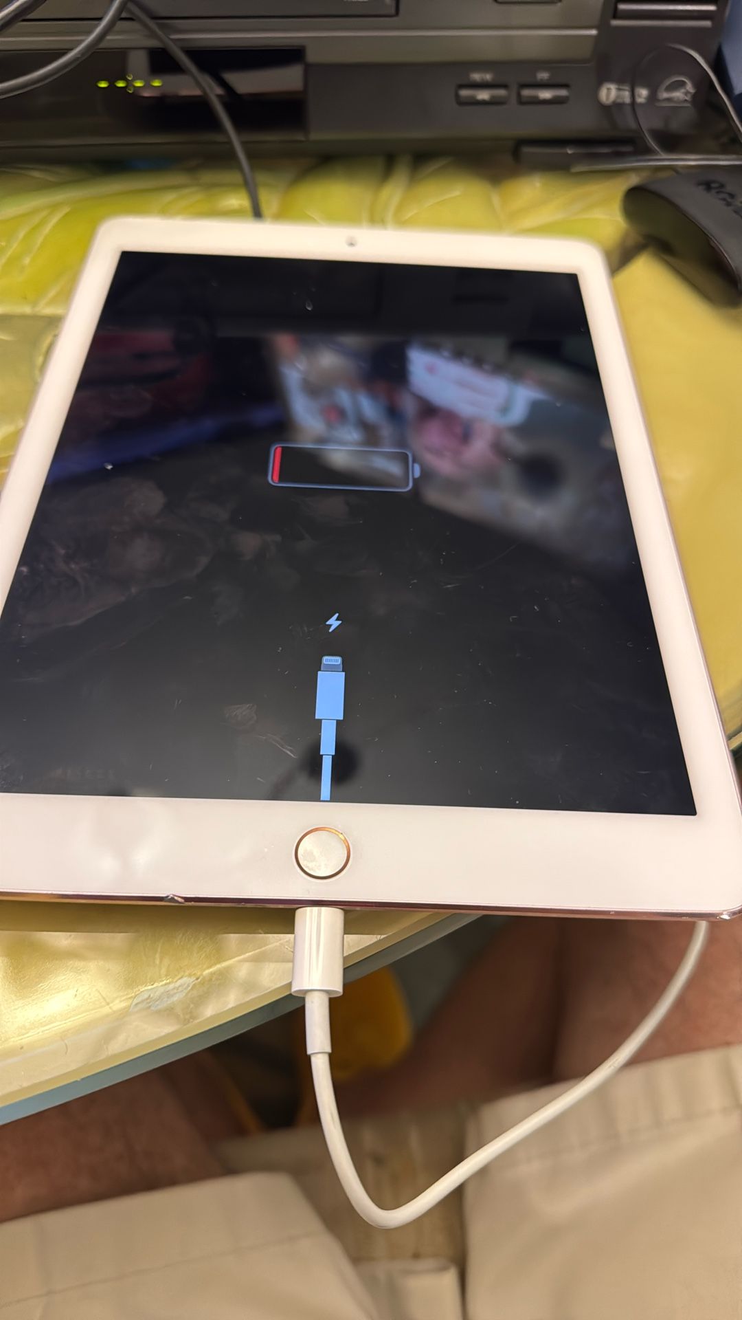 iPad 2nd Generation. Needs Restored. Passworded