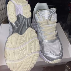 Asics (Silver/off-white) Mens Size 9
