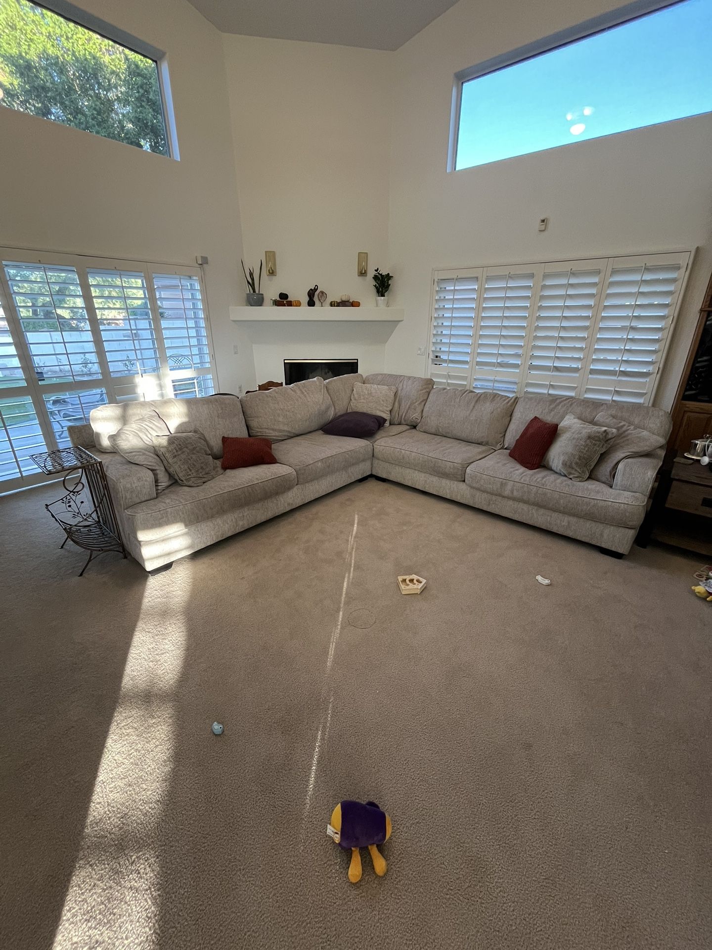 Sectional Couch. Grey Cream