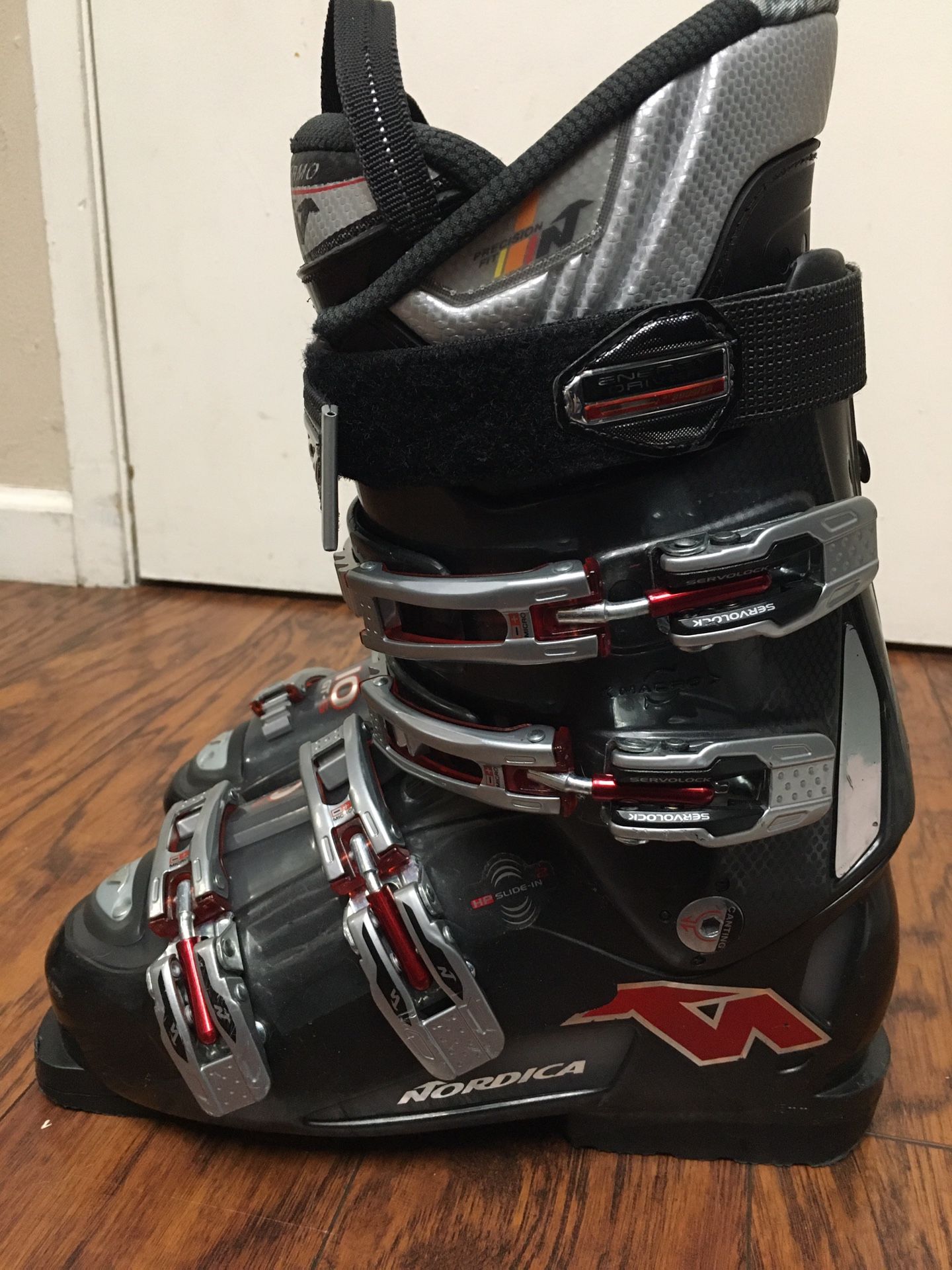 26/26.5 men’s size 8/8.5 nordica 10 GT-S ski boots