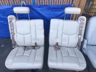CHEVY SUBURBAN SECOND ROLL BUCKET SEATS BEING