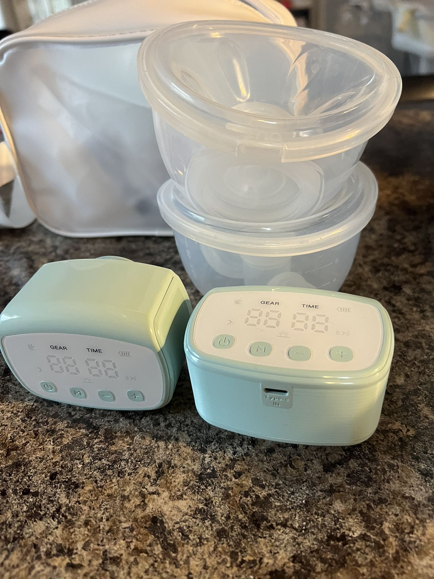 Wearable Breast Pump with Nursing Pads