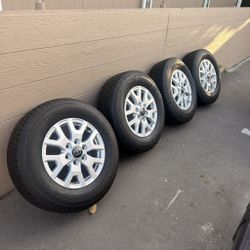 Vendo set De Rines Con Llantas Nuevecitas Eran De Toyota Tacoma 2026 Medida 245/70R 17 Marca Firestone