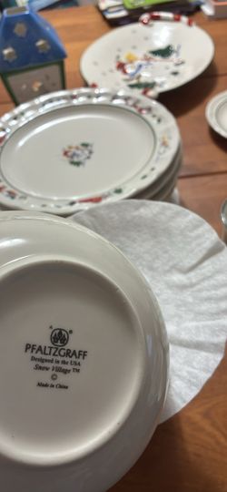 Pfaltzgraff Snow Village Dinnerware Set