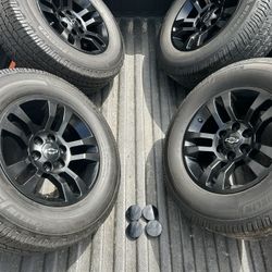 oem 18” Chevy GMC wheels 275/65/18 Michelin tires 6x5.5