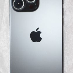 iPhone 15 Pro MAX Black 1 TB Unlocked PERFECT LIKE NEW CONDITION with Box