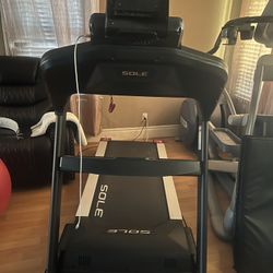 Treadmill, SOLE Model. F85