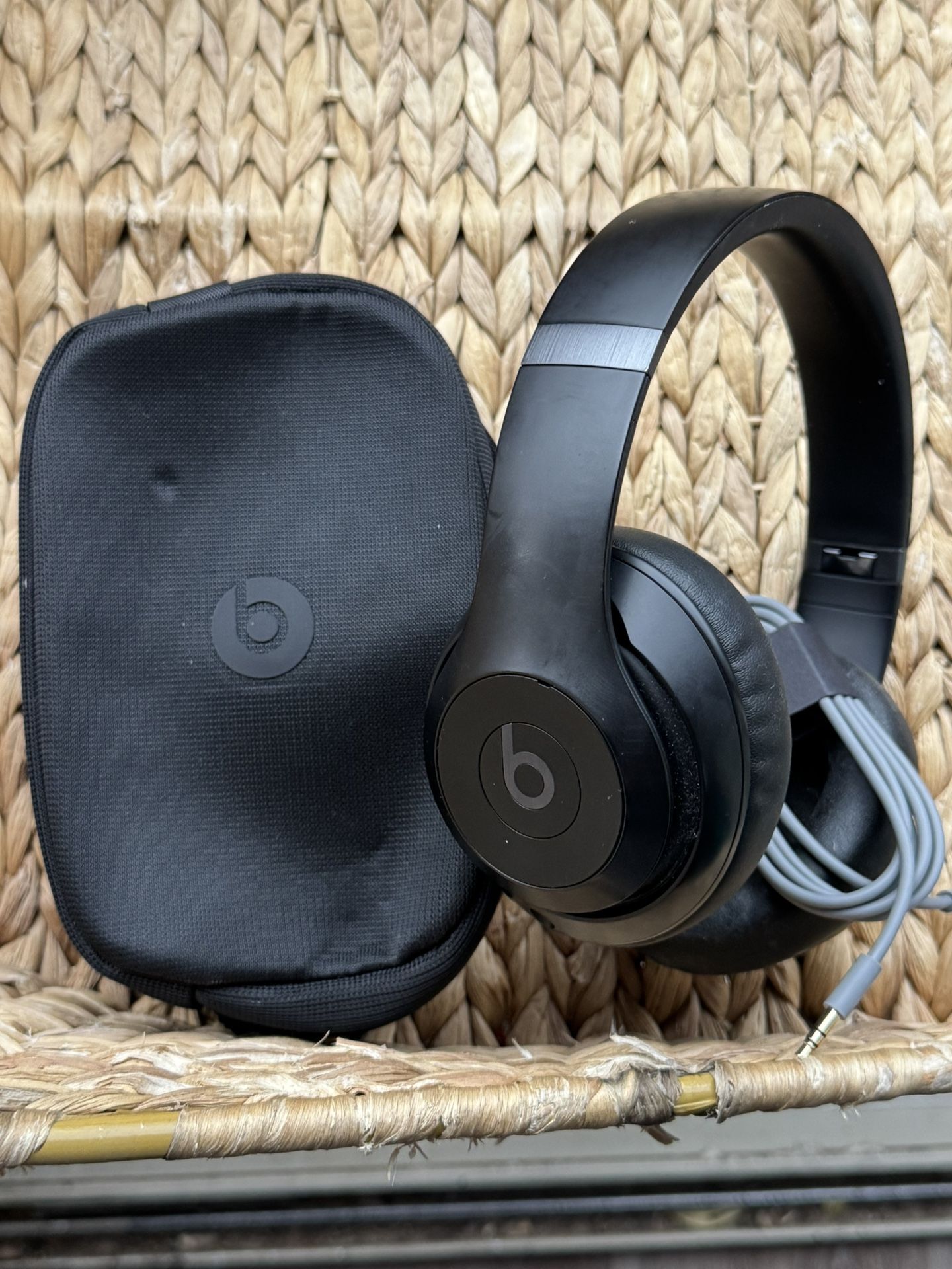 beats solo 4 bluetooth wireless ear headphones