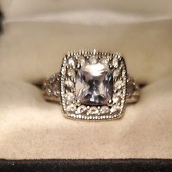 Beautiful Engagement/Cocktail Ring