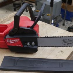 Milwaukee 2727-20 M18 FUEL Cordless 16-in. Chainsaw, 18V 6600 RPM (Tool Only). NEW OUT OF BOX. BARE TOOL. 