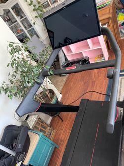 2021 Peloton Tread, ~401 Rides, Laptop Tray, Albuquerque