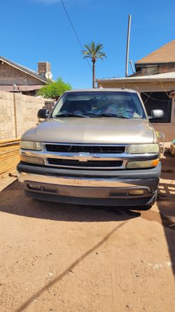 Tahoe 2005 moto 4.8 título Limpio