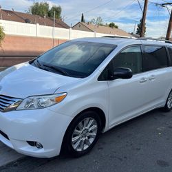 2011 TOYOTA SIENNA XLE 8-PASSENGER