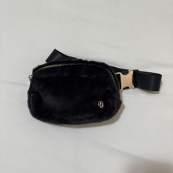 LULULEMON Everywhere Belt Bag Plush Fleece