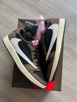 Size 10 men jordan 1 low