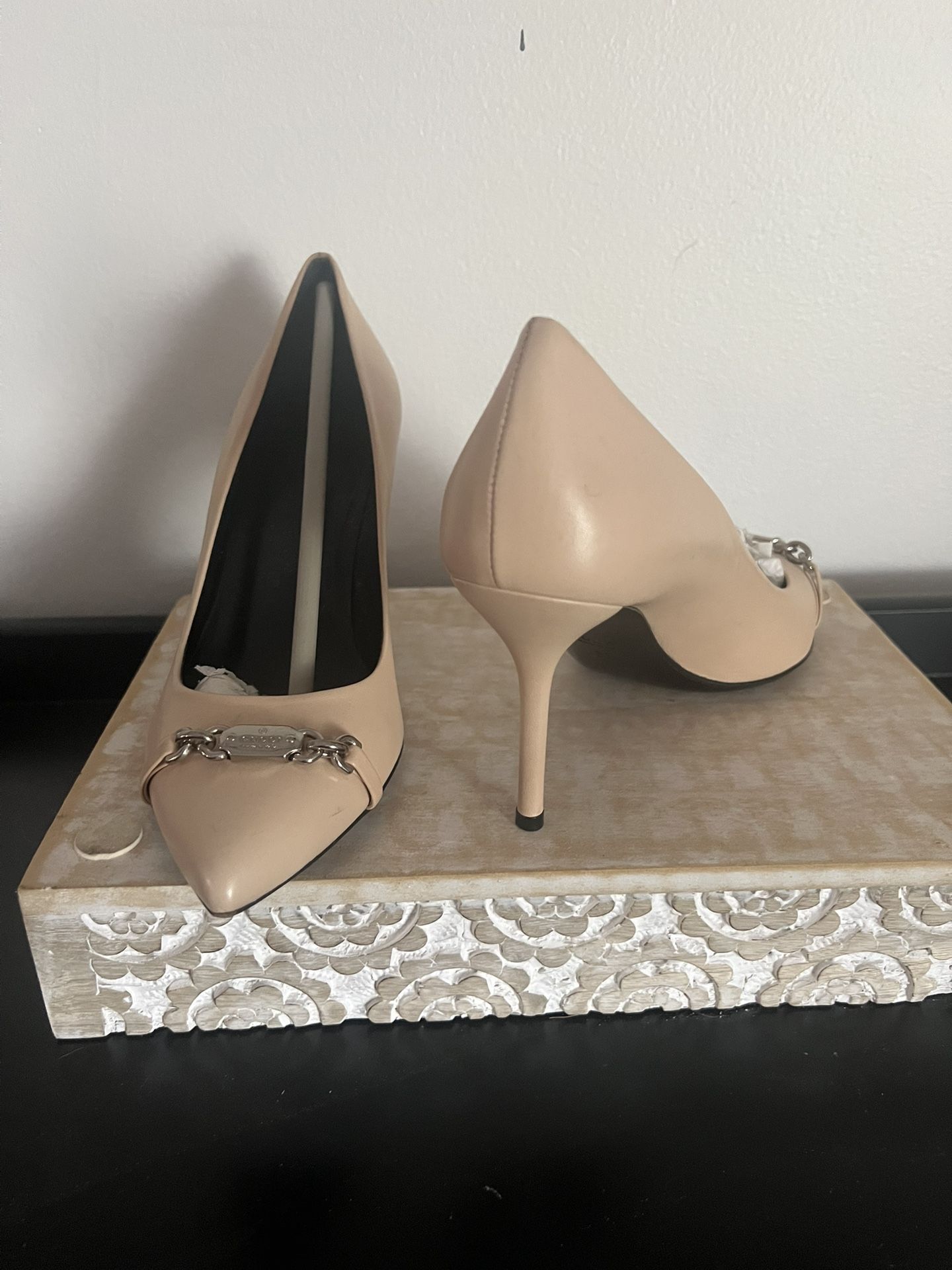 Tan Authentic Gucci High Heels W/Chain Details
