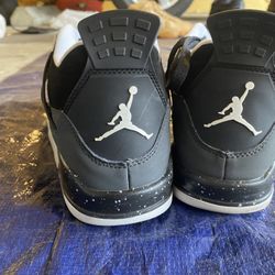 Air Jordan 4 Retro "Fear" sneakers.