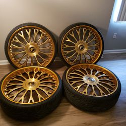 30 Inch Forgiato 1:1 NB6 Gold Rims With Floating Cap
