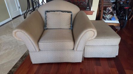 Oversized chair & ottoman