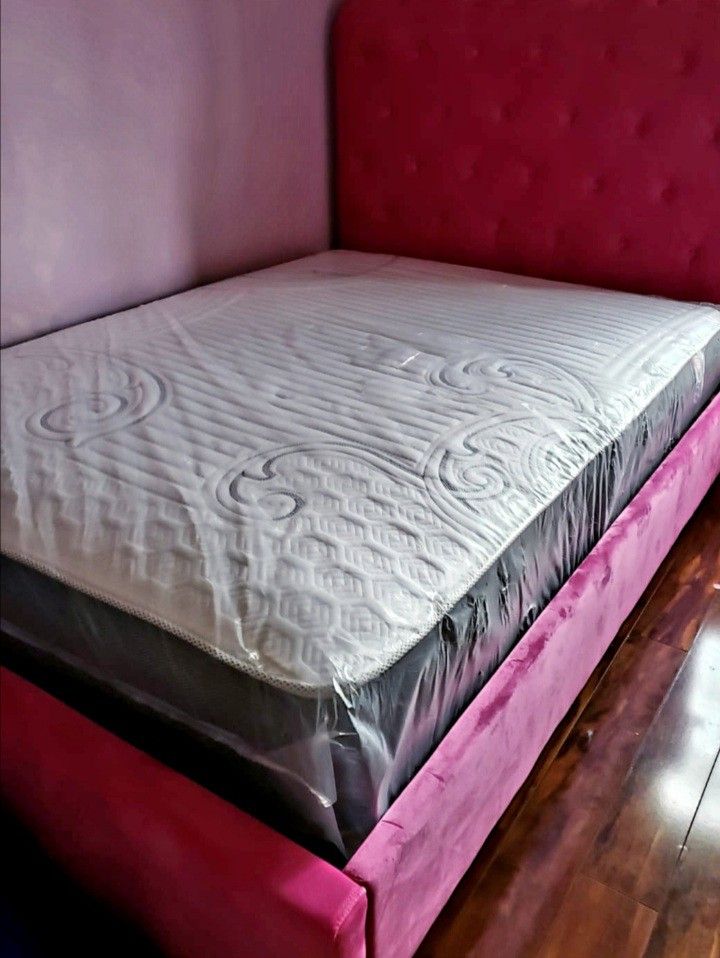 NEW FULL MATTRESS. Bed frame is not available. Take it home the same day 👍