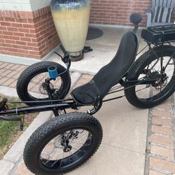 RECUMBENT ELECTRIC TRIKE -ONLY-60 MILES 