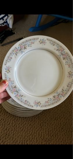 18 piece vintage plate set