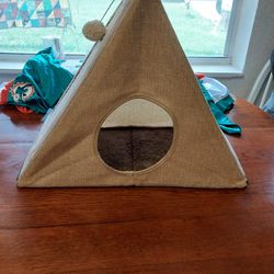 Cat Play  Tent By Stearns & Foster 