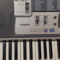 Cassio Keyboard W/Stool & Mic