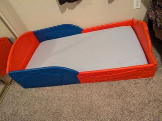 Toddler bed w/ mattress and mattress cover