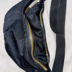 Black And Golden Zipper Fanny Pack Bag 
