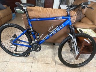 Trek   Fuel. 80.  Montain bike  27 Velocity