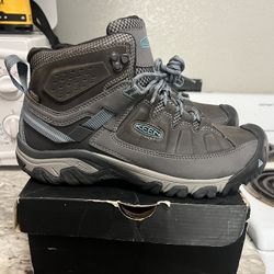 Keen Hiking Boots $40 FIRM NO TRADES 