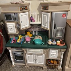 Step 2 Toddler Kitchen With All Accessories Kids Children Play Indoor Outdoor