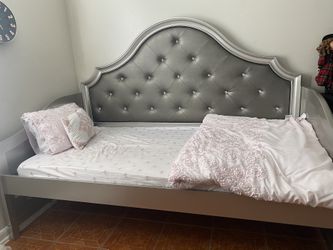 Matching Bed And Vanity