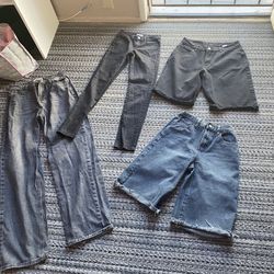 4 pairs of women’s jeans shorts different sizes NEED GONE