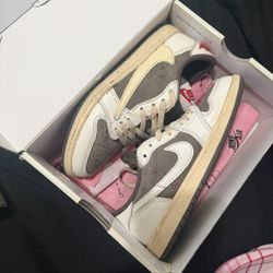 Jordan 1 Low Travis Scott Size 3 Y