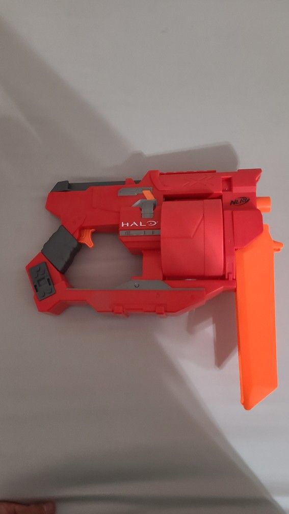 Nerf Halo Mangler Dart Blaster – Official Halo-Inspired Revolver Blaster w/ 6-Dart Drum