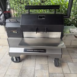 Yoder Smoker YS 640s Pellet Grill On Competition Cart 