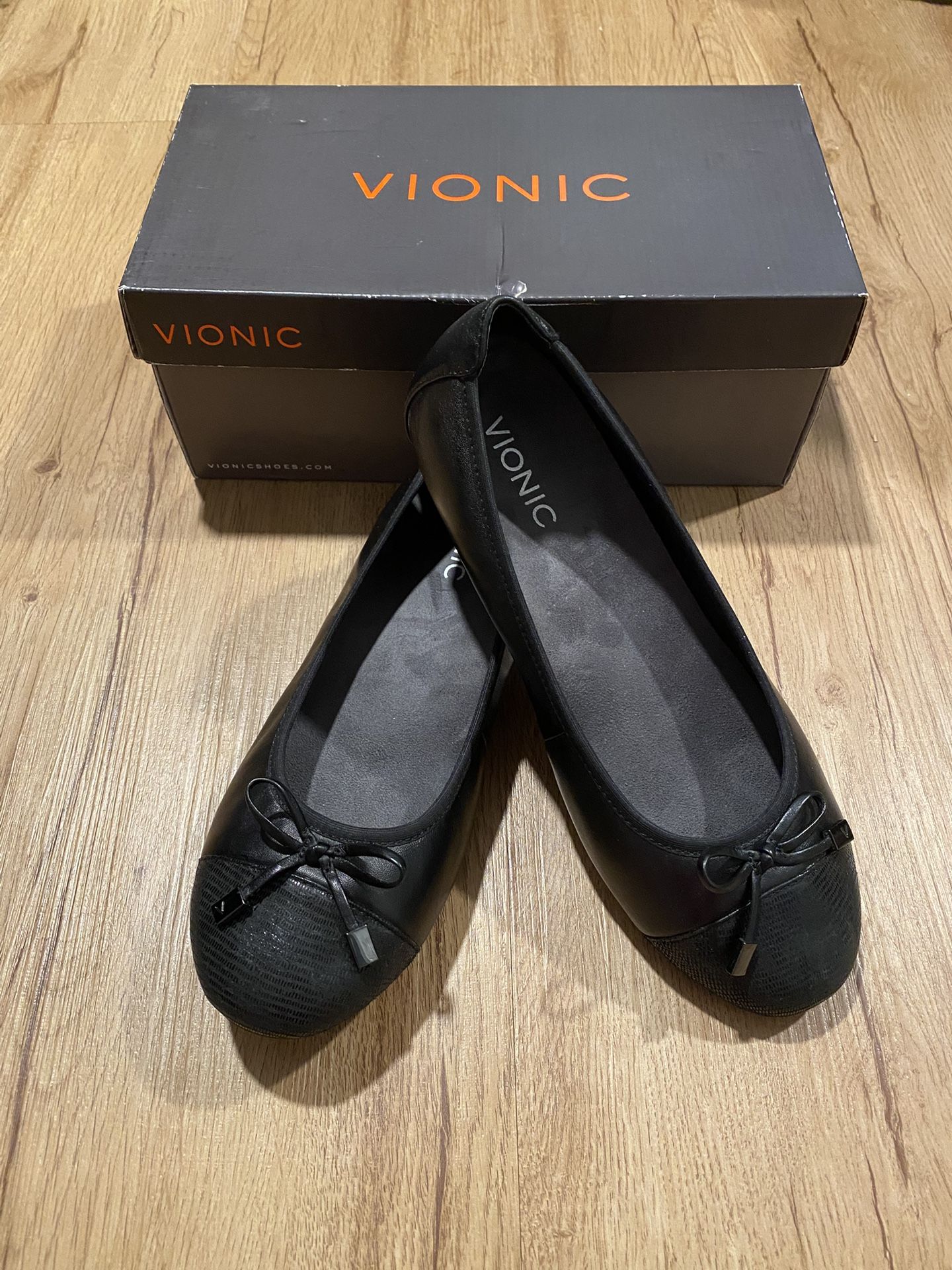 VIONIC  Black Flat  Spark MINNA Women’s Size 9 Shoes Like New