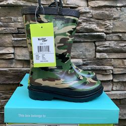 Rainboots kids size 11-1-3. Firm price