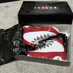Jordan 9  Gym red Size 7