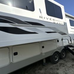 🚨•Model: 2021 Palomino River Ranch 390RL