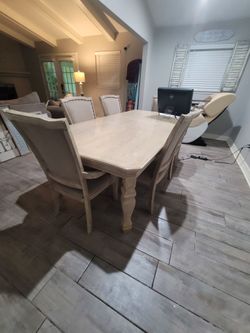Demarlos Dining Set by Ashley Furniture  86x44x30