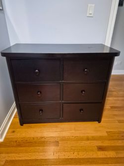 Wooden Dresser 42lx35hx20d