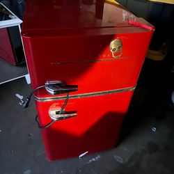 Magic Chef Retro Mini Fridge 